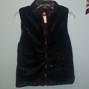 Super cute juniors vest